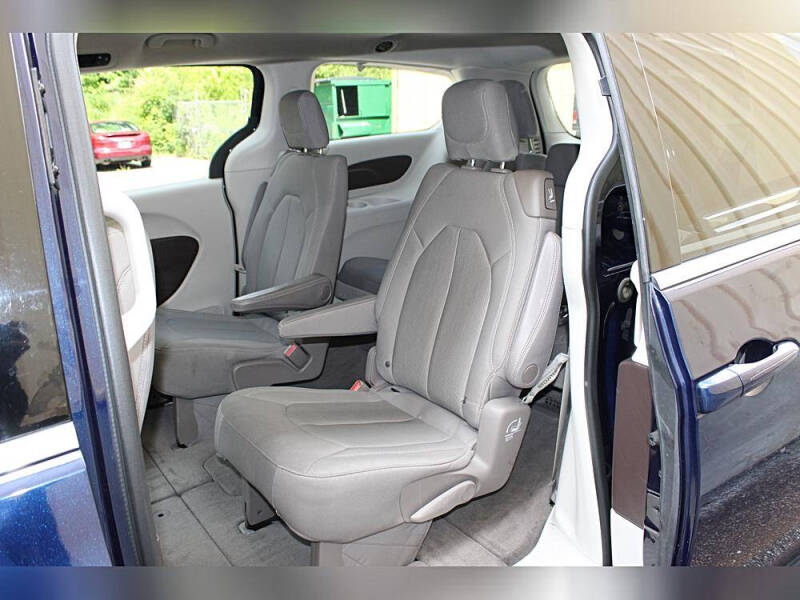 2020 Chrysler Voyager LX