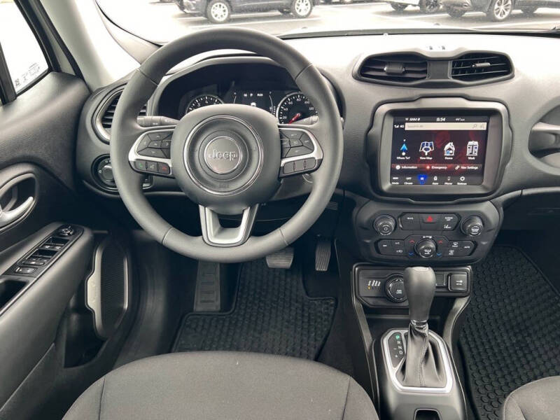 Used 2023 Jeep Renegade Latitude with VIN ZACNJDB1XPPP15921 for sale in Wood River, IL