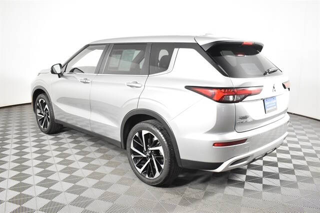 2023 Mitsubishi Outlander SE