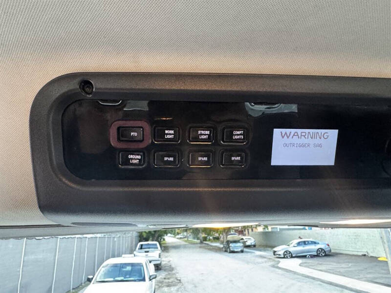 2017 Freightliner M2 106