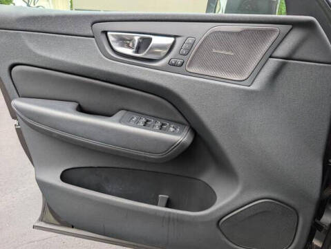 2023 Volvo XC60 Recharge T8 Plus Bright Theme