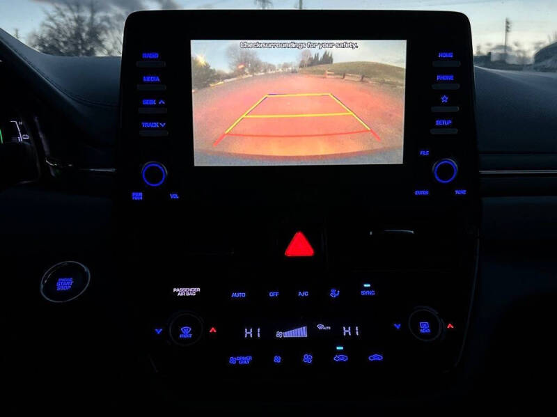 2020 Hyundai Ioniq Hybrid SE