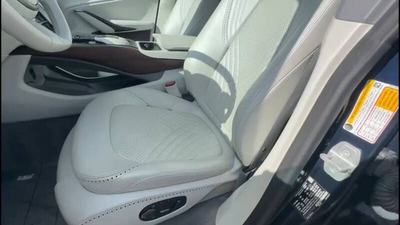 2021 Aston Martin DBX