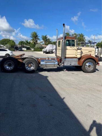 1965 Kenworth W900