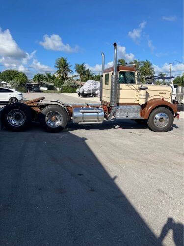 1965 Kenworth W900