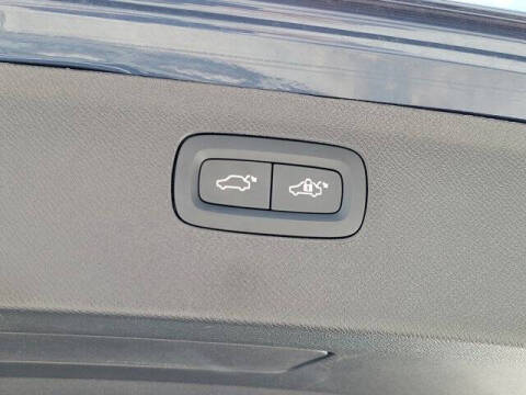 2025 Volvo XC90 T8 Plus Bright Theme 6P