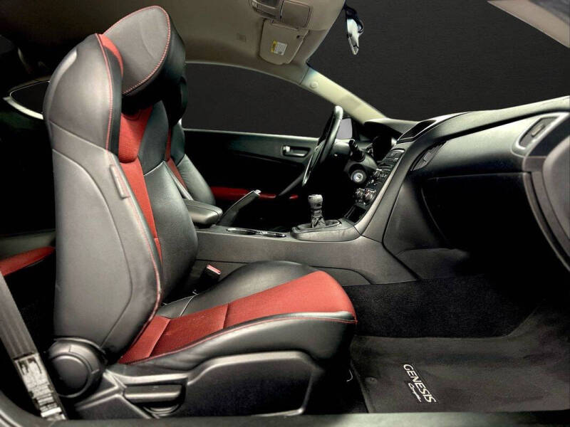 2011 Hyundai Genesis Coupe 3.8L R-Spec