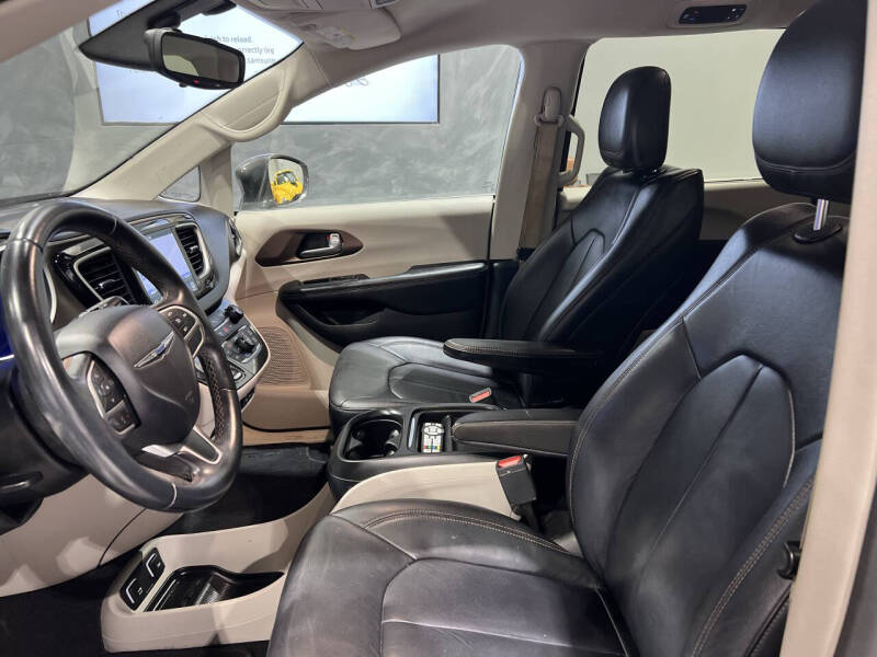 2018 Chrysler Pacifica Touring L - Photo 10