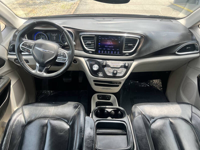 2017 Chrysler Pacifica Touring-L
