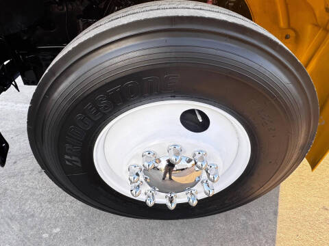 2018 Freightliner M2 106