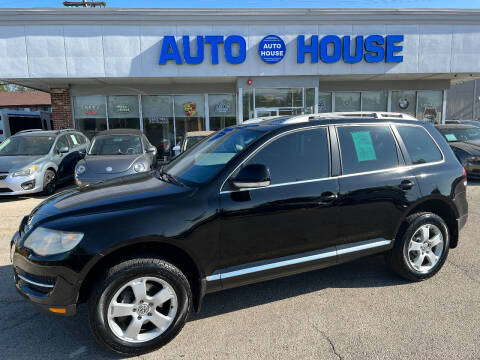 2009 Volkswagen Touareg 2 for sale at Auto House Motors - Downers Grove in Downers Grove IL
