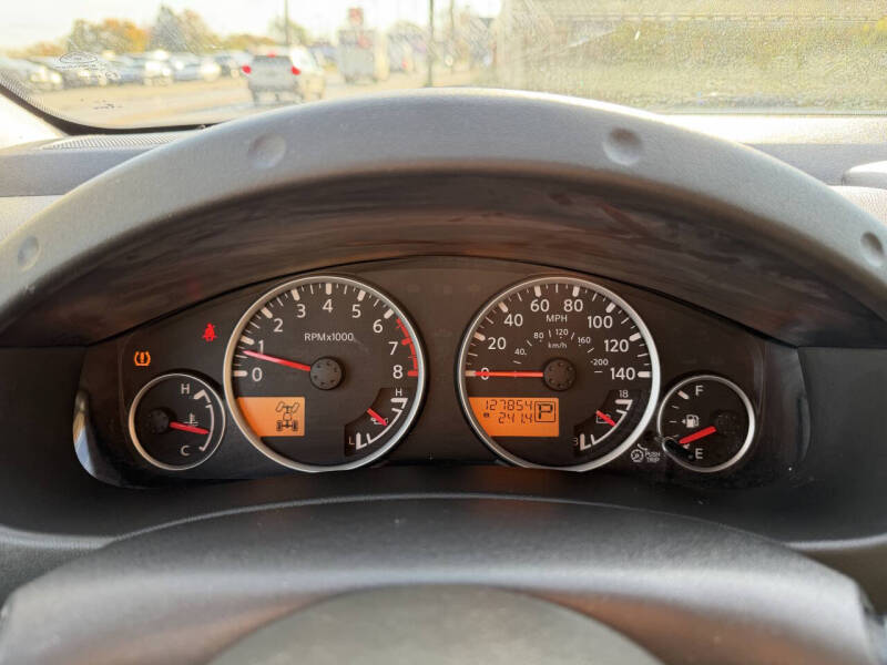 2012 Nissan Pathfinder LE