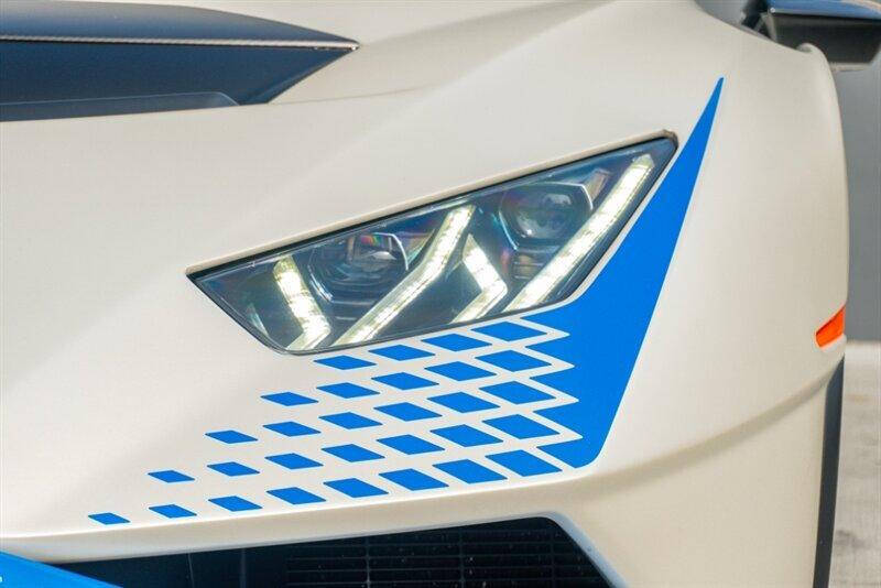 2022 Lamborghini Huracan STO