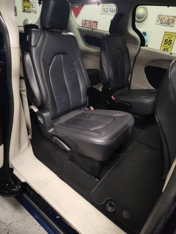 2017 Chrysler Pacifica Touring-L