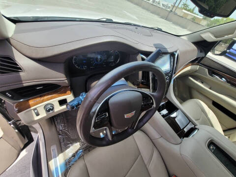 2017 Cadillac Escalade Standard