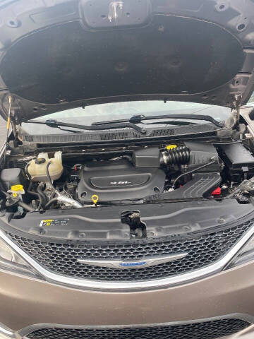 2017 Chrysler Pacifica Touring-L