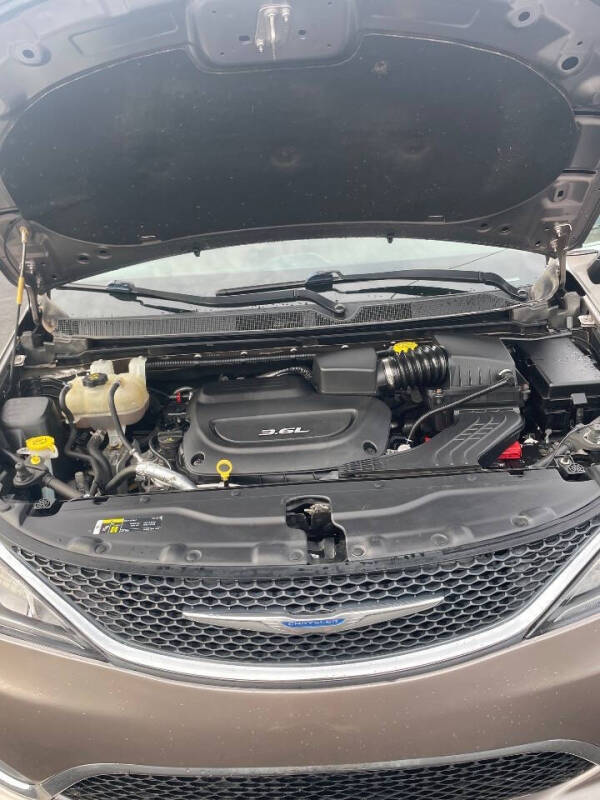 2017 Chrysler Pacifica Touring-L
