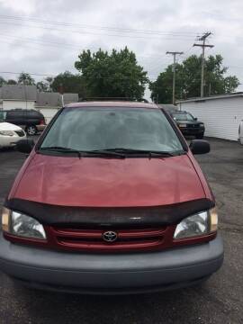 2000 Toyota Sienna for sale at Mike Hunter Auto Sales in Terre Haute IN