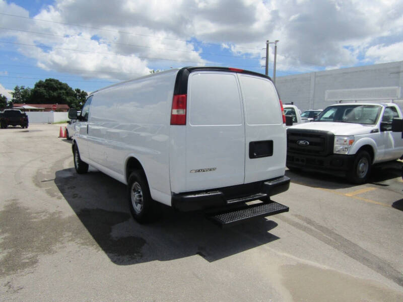 2017 Chevrolet Express 2500