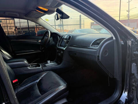 2017 Chrysler 300 Limited