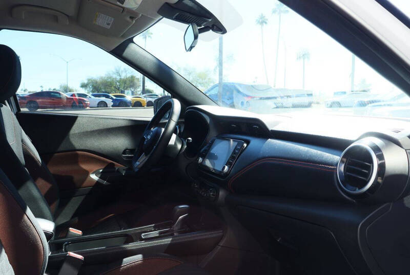 2023 Nissan Kicks SR