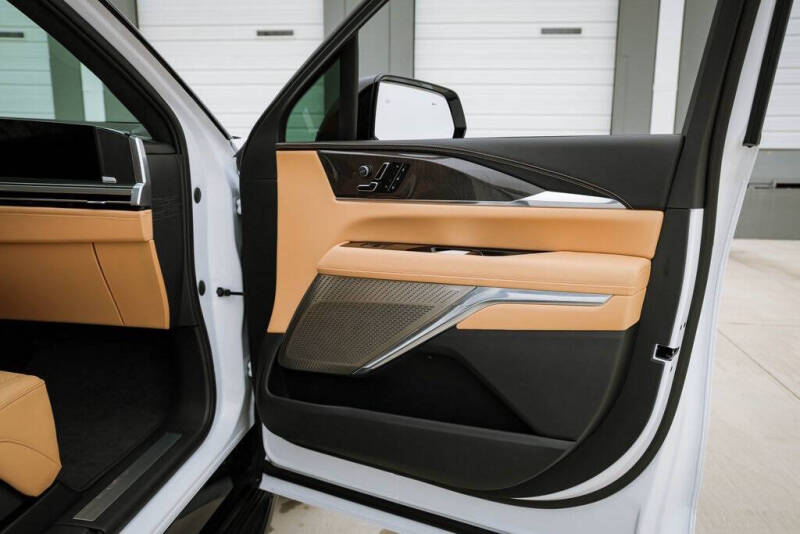 2025 Cadillac Escalade IQ Sport 2