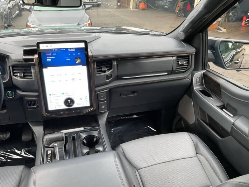 2022 Ford F-150 Lightning Lariat