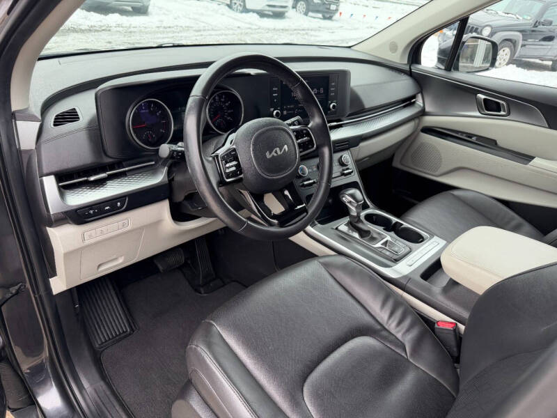 2024 Kia Carnival LX