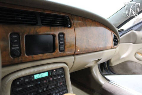 2001 Jaguar XKR