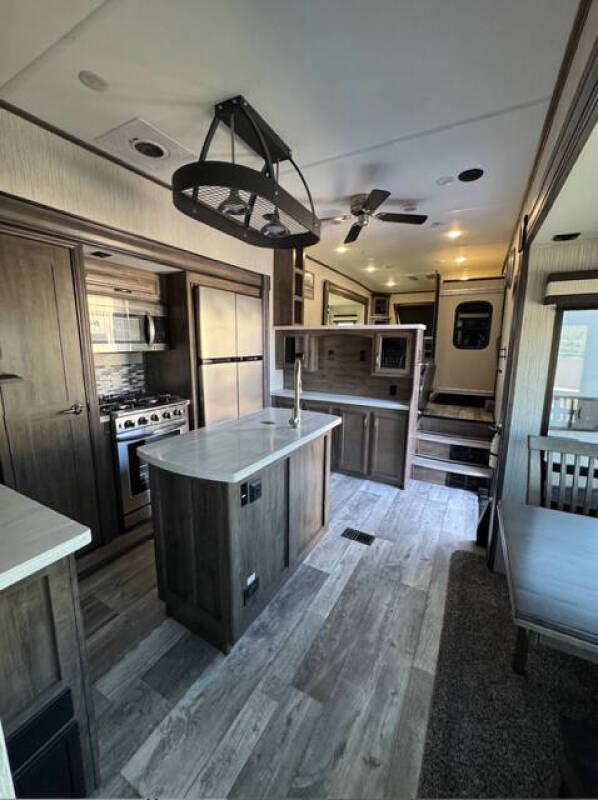 2021 Forest River Sandpiper 379FLOK