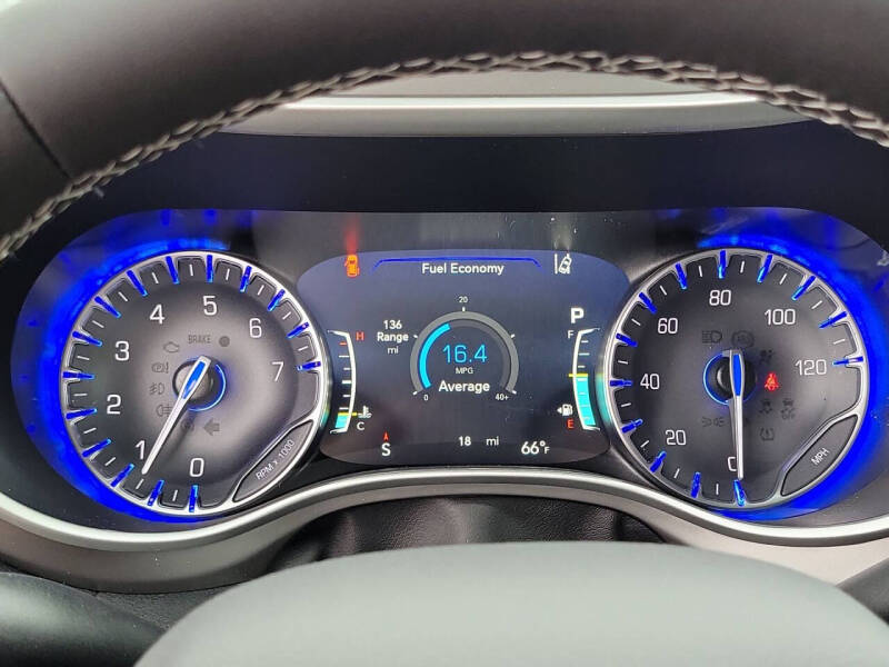 2027 Chrysler Pacifica Select