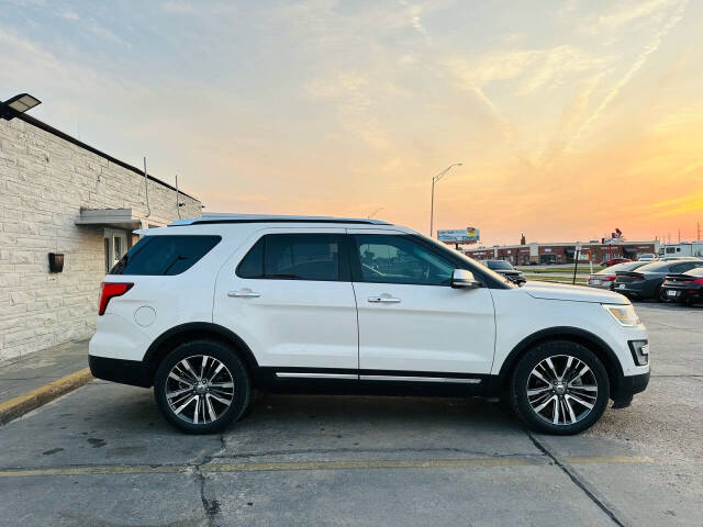 2016 Ford Explorer Platinum photo 5