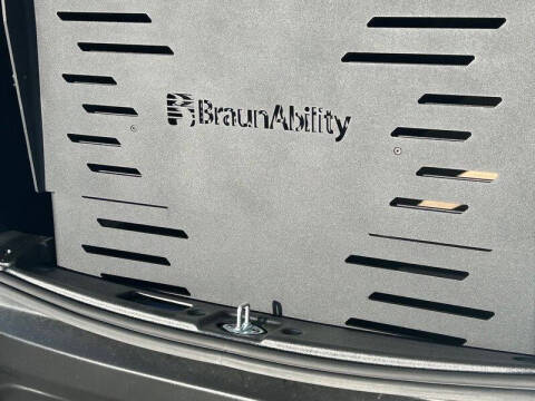 2025 Chrysler Voyager LX