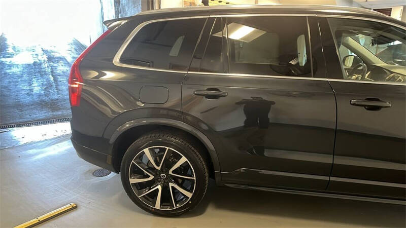 2021 Volvo XC90 T6 Momentum 6-Passenger