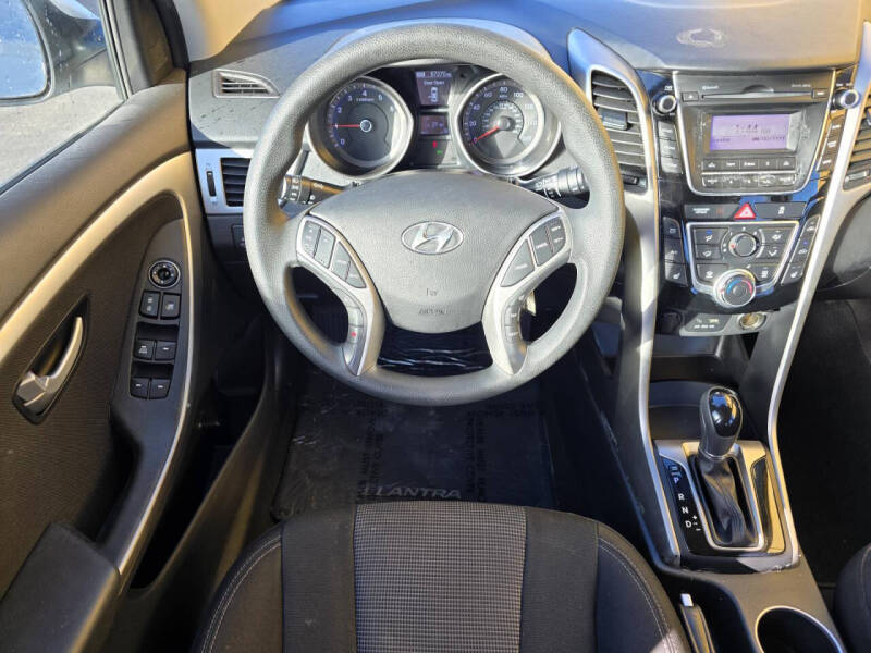 2015 Hyundai Elantra GT Base photo 15