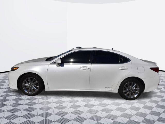 2016 Lexus ES 300h