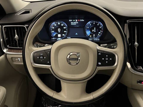 2022 Volvo S60 B5 Momentum