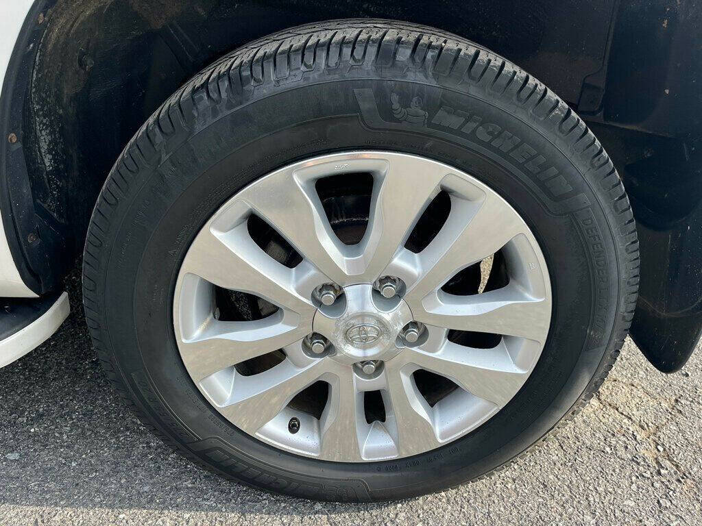 2013 Toyota Sequoia 10