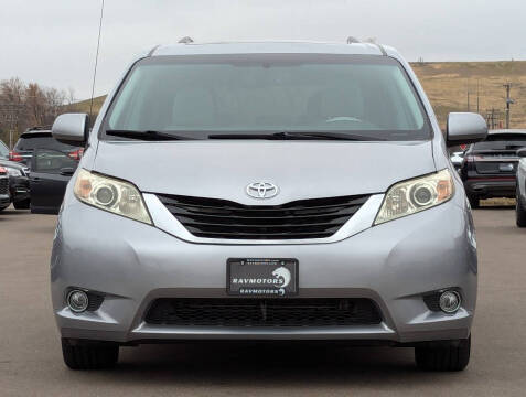 2014 Toyota Sienna XLE 7-Passenger Auto Access Seat