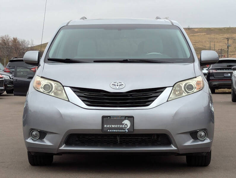 2014 Toyota Sienna XLE 7-Passenger Auto Access Seat