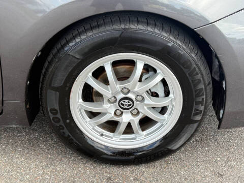 2015 Toyota Prius v Four