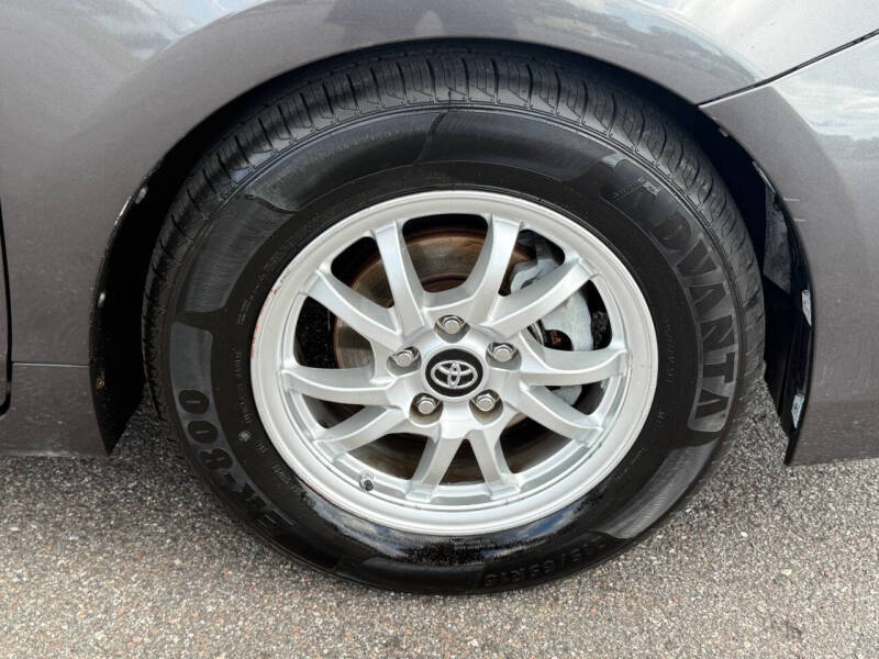 2015 Toyota Prius v Four