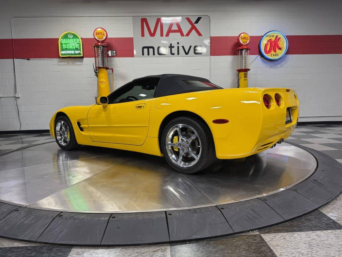 2004 Chevrolet Corvette 17