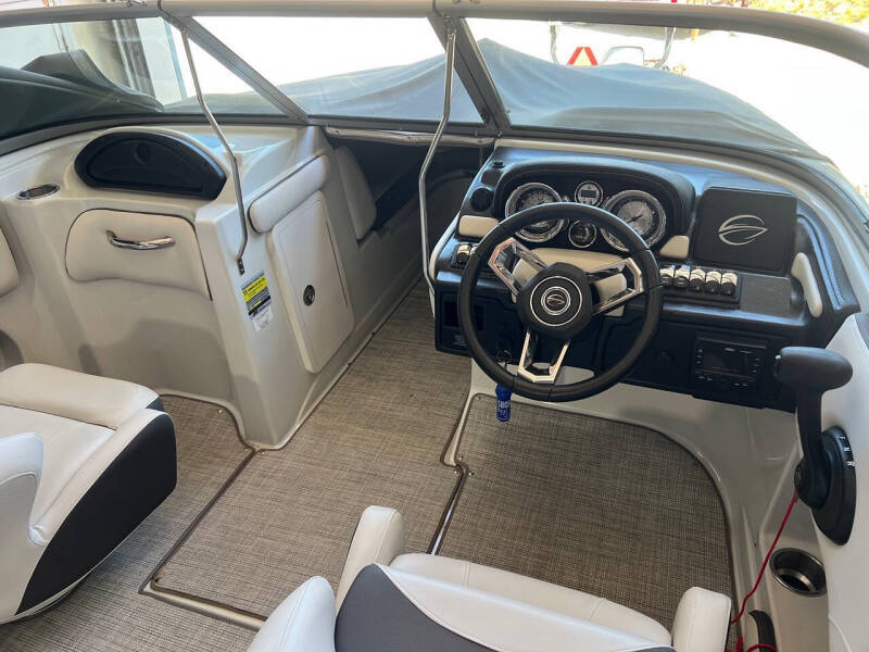 2022 Crownline E215 XS