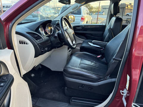 2016 Chrysler Town and Country Touring