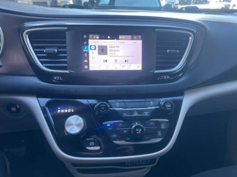 2022 Chrysler Voyager LX