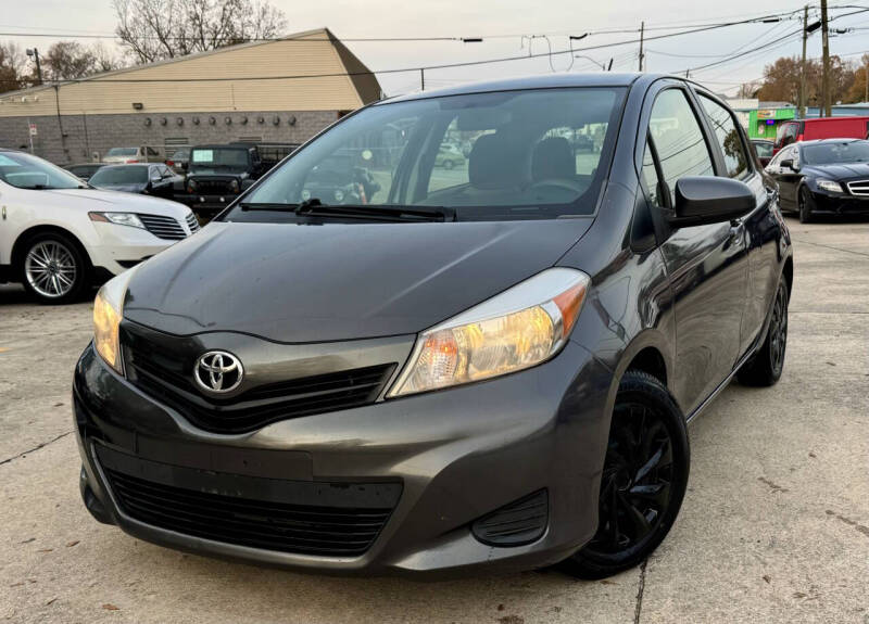 2013 Toyota Yaris 5-Door LE