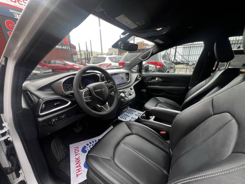 2026 Chrysler Pacifica Select