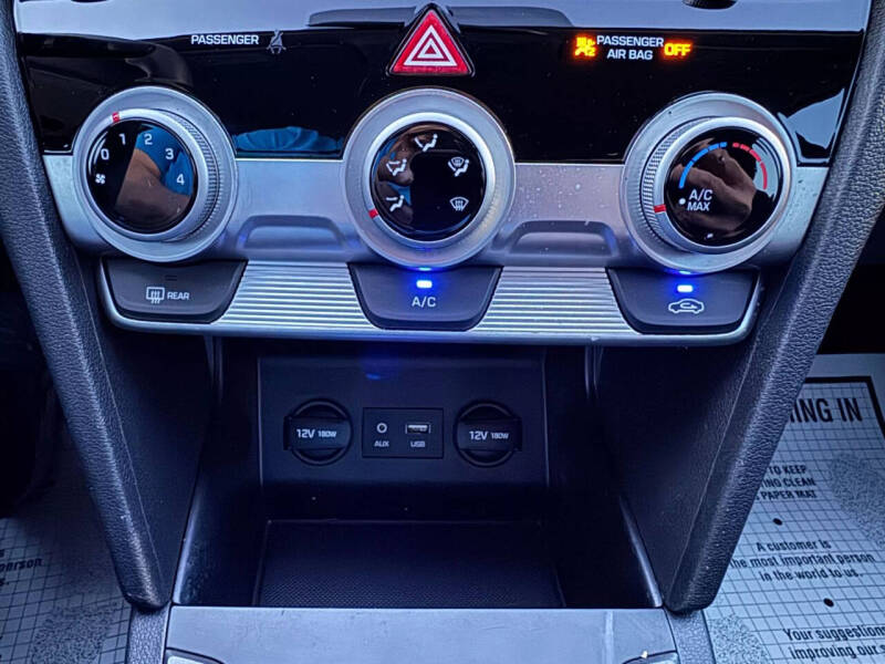 2019 Hyundai Elantra SE