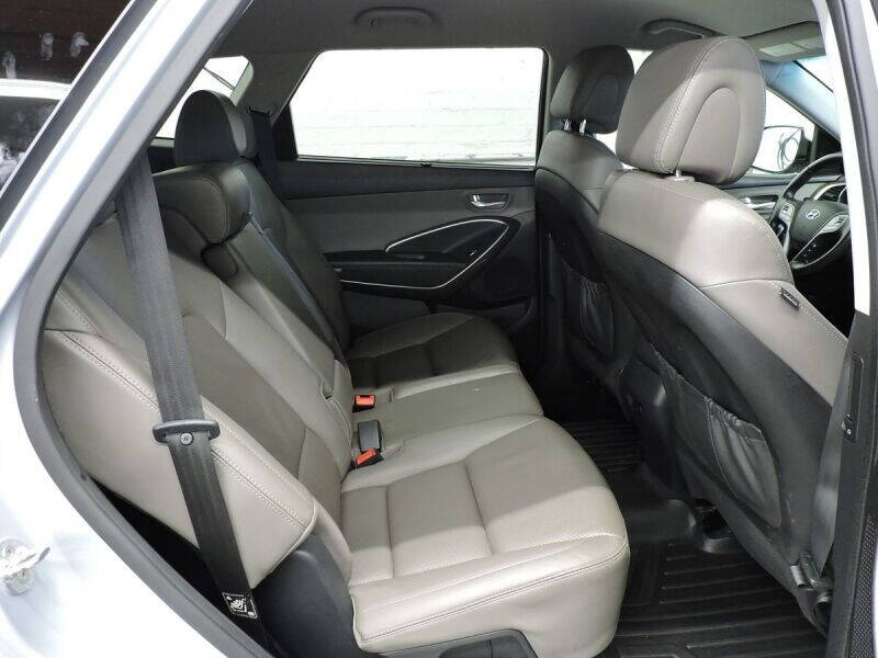 2017 Hyundai Santa Fe SE